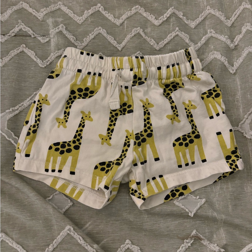 Hanna Andersson giraffe 🦒 print shorts